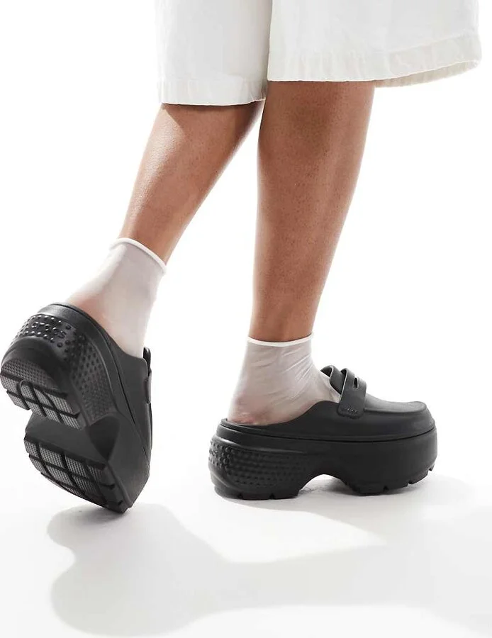 Crocs Unisex Stomp loafers in black - Image 4