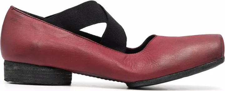 Crossover-Strap Pumps