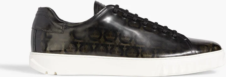 Cube logo-print patent-leather sneakers