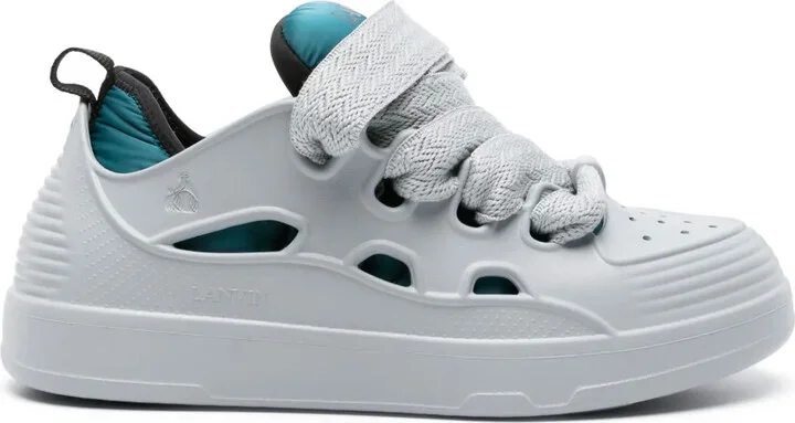 Curb removable-insole sneakers