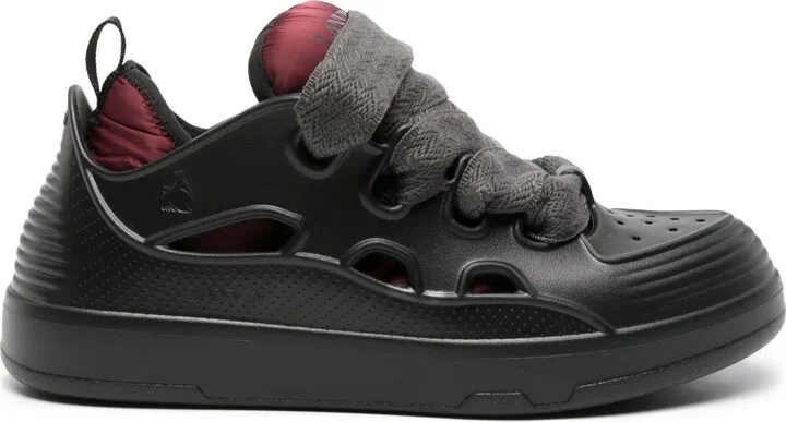 Curb removable-insole sneakers