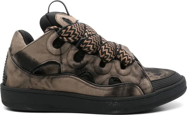 Curb sneakers
