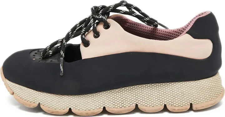 Cut Out-Detail Sneakers