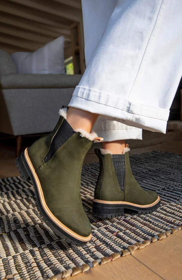 Dakota Faux Fur Lined Chelsea Boot - Image 7