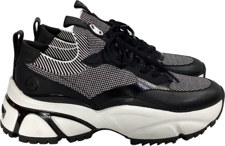 Darius Two-Tone Stretch Knit Trainer in Black and White Synthetic