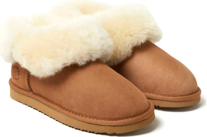 Dearfoams Fireside By Women's Perth Genuine Shearling Foldover Boot - Image 2