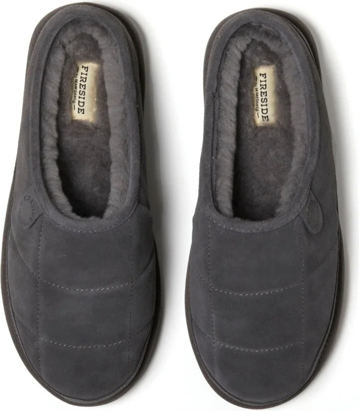 Dearfoams Men's Fireside by Grafton Quilted Genuine Shearling Clog Slipper - Image 8