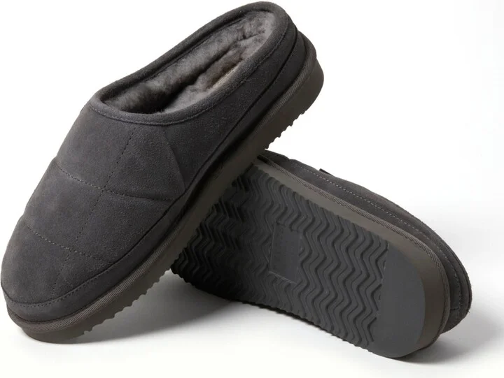 Dearfoams Men's Fireside by Grafton Quilted Genuine Shearling Clog Slipper - Image 9