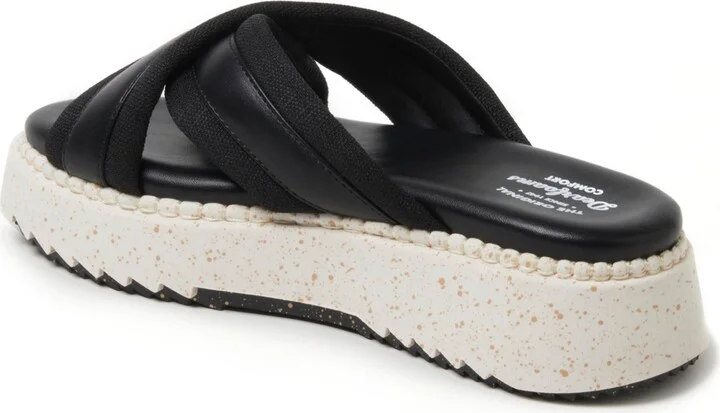 Dearfoams Women's Daisy Cross Strap Platform Sandal - Image 2