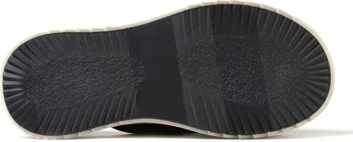 Dearfoams Women's Daisy Cross Strap Platform Sandal - Image 4
