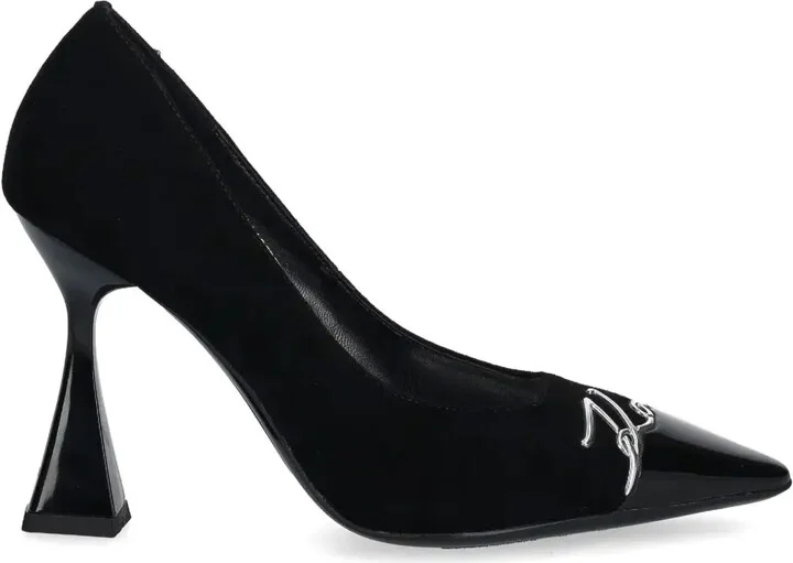 Debut pumps