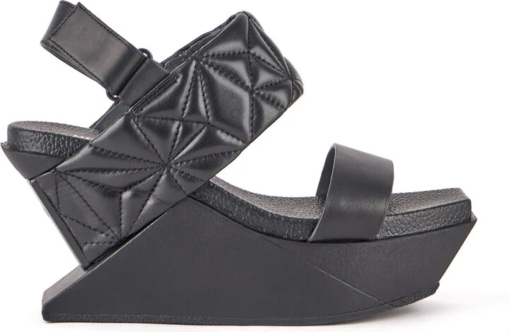 Delta Wedge Puffy - Black