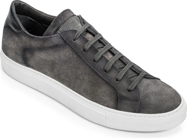 Derrick Sneaker