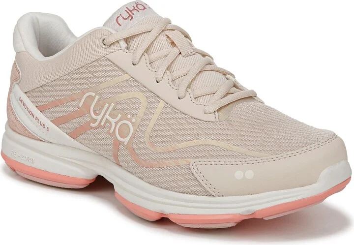 Devotion Plus 5 Sneaker