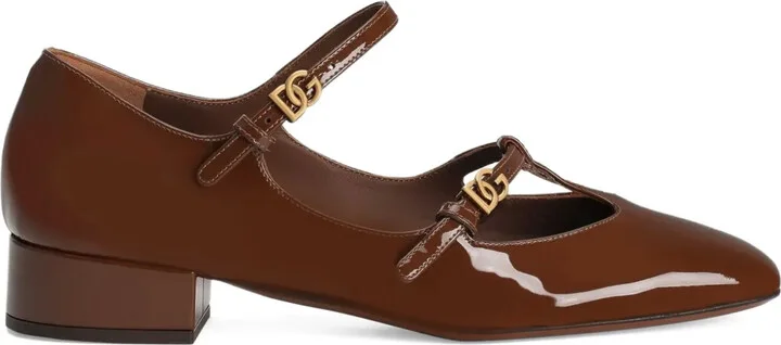 DG buckle-detail pumps