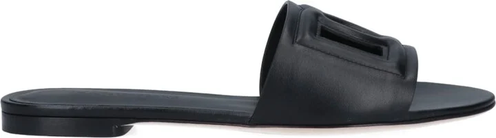 'dg Millennials' Logo Slides