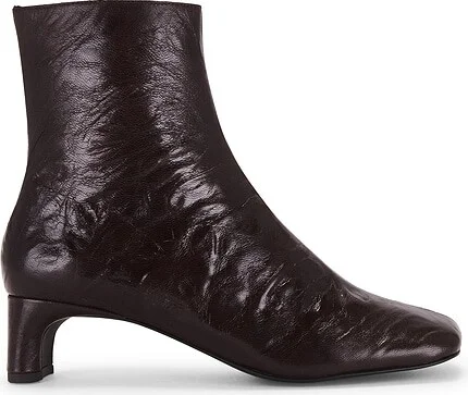 Discuss Boots
