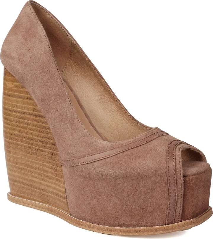 Taupe Sued