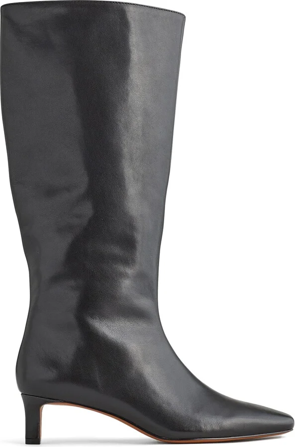 TRUE BLACK