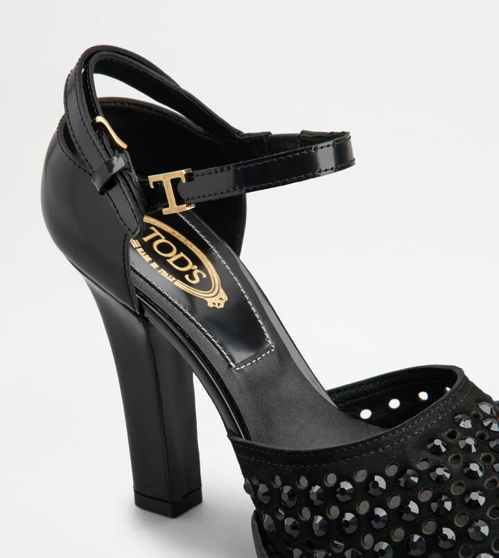D'Orsay Pumps in Smooth Leather and Suede - Image 5