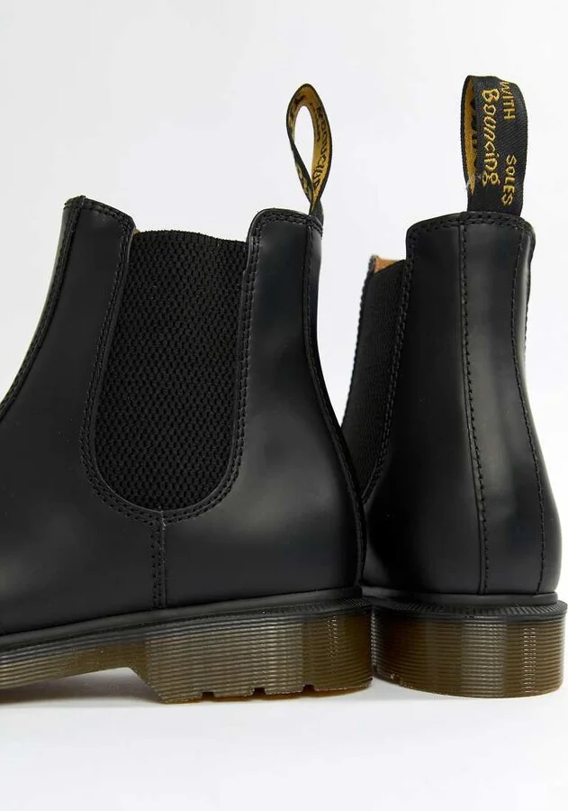 Dr Martens 2976 chelsea boots in all black - Image 2