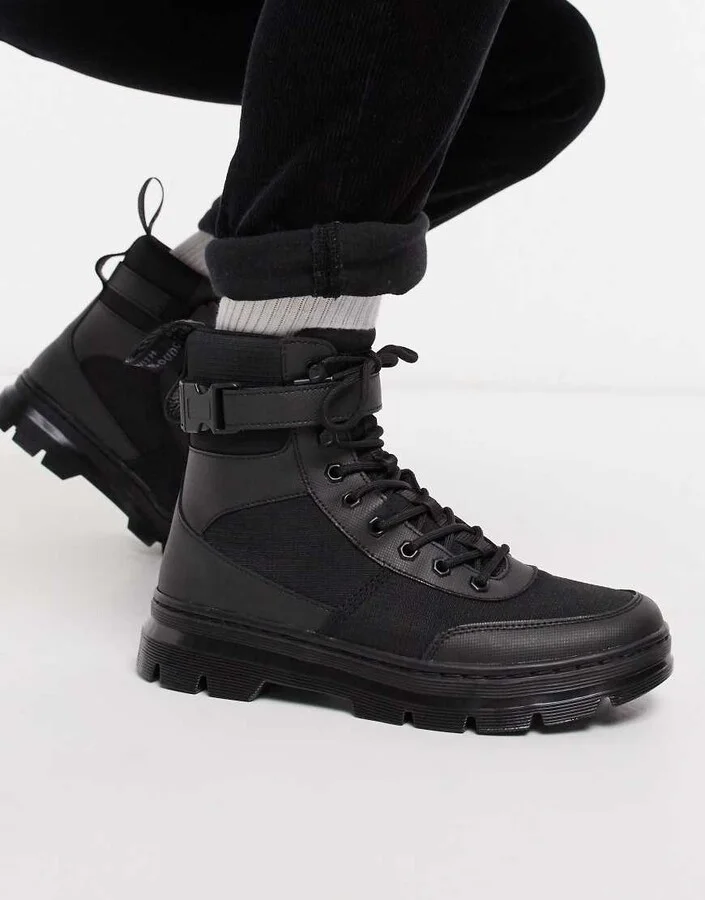 Dr Martens combs tech 8 eye boots in black