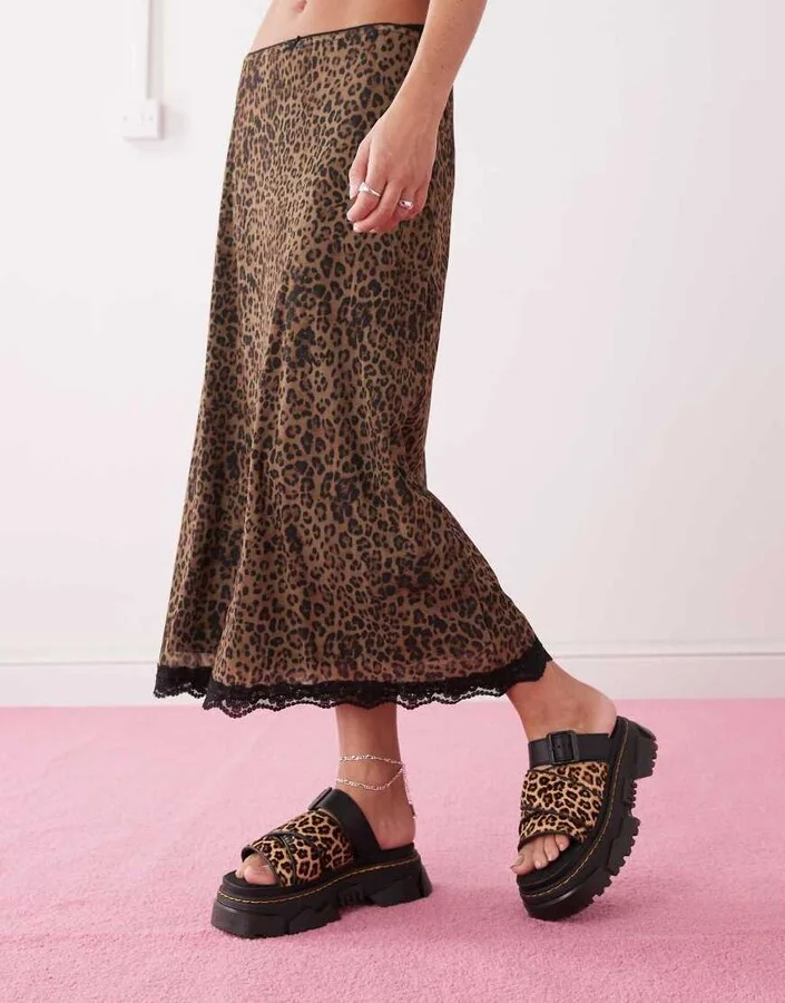 Dr Martens Mattison slides in leopard print - Image 4