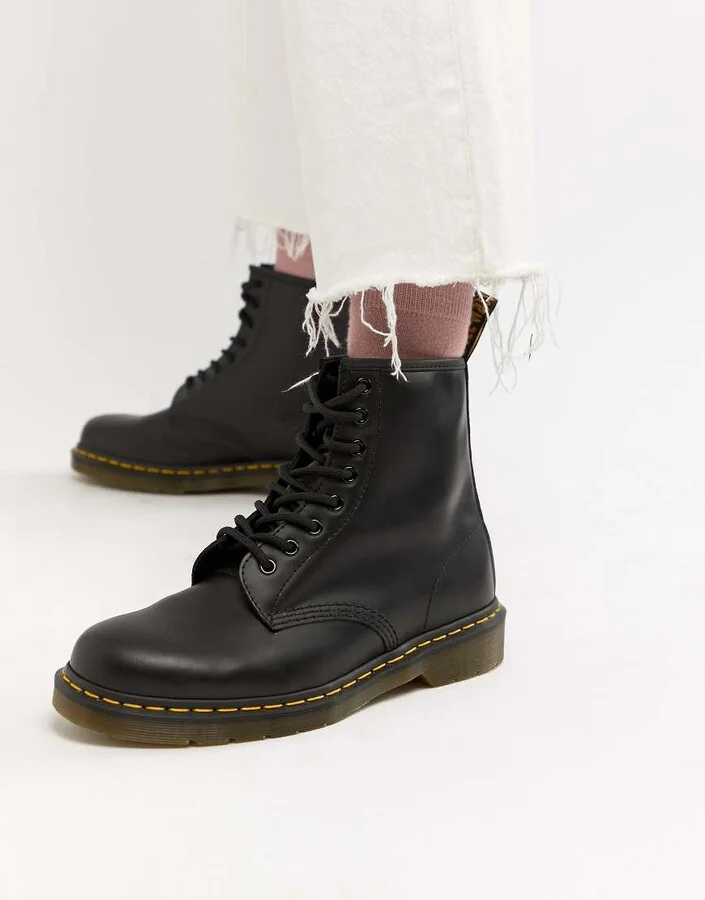 Dr Martens Original 8-Eye boots in black 11822006