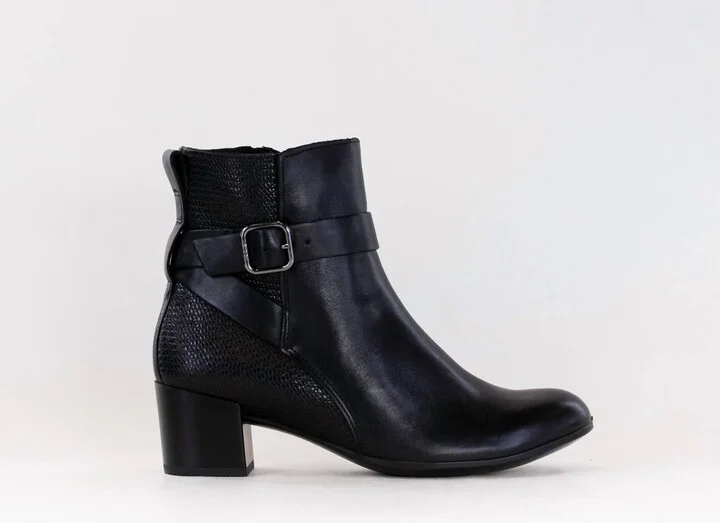Dress Classic 35Mm Buckle Ankle Boot In Black