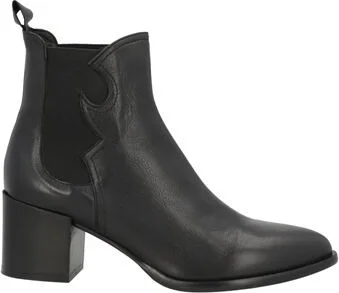 Duccio Del Duca Woman Ankle boots