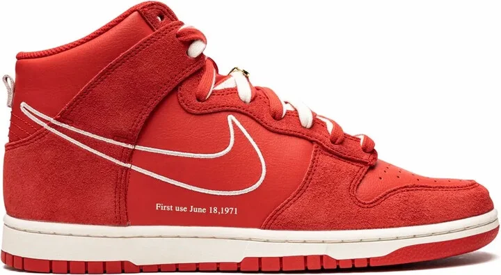 Dunk Hi SE "First Use" sneakers