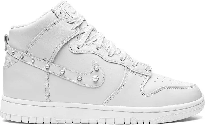 Dunk High SE sneakers