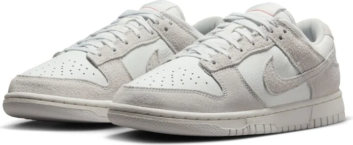 Dunk Low Basketball Sneaker