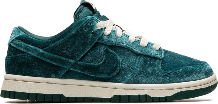 Dunk Low "Green Velvet" sneakers