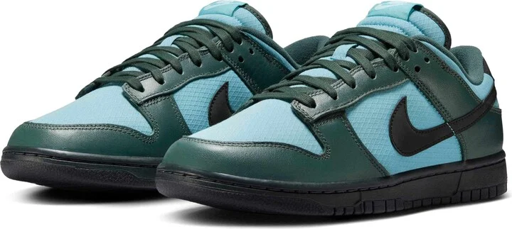 Dunk Low Retro SE Basketball Sneaker