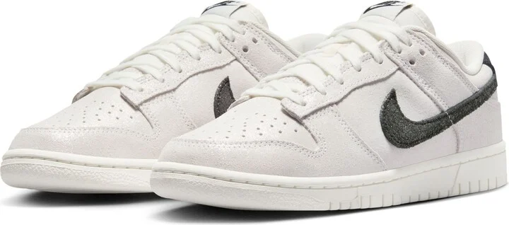 Dunk Low Top Sneaker