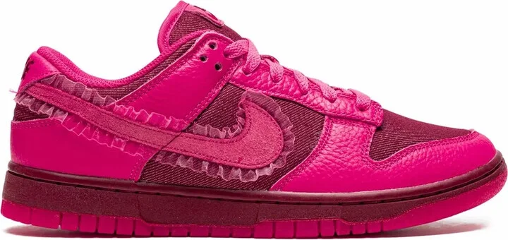 Dunk Low "Valentine’s Day" sneakers