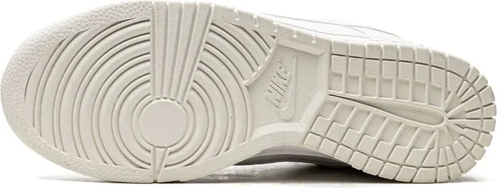 Dunk Low "Yellow Heart" sneakers - Image 4