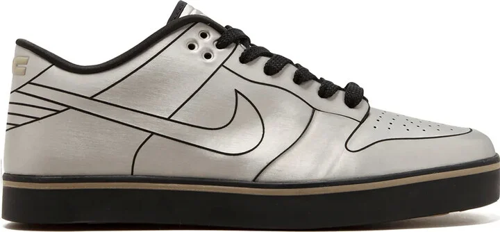 Dunk SE Delorean sneakers
