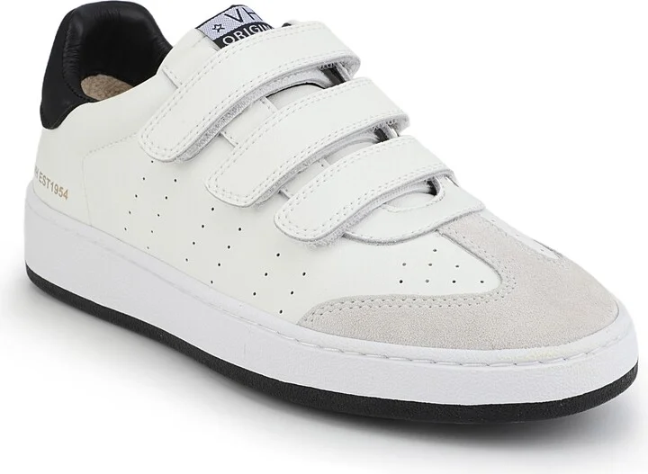 Ease Sneaker