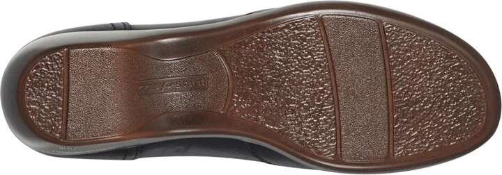 Easy Spirit Women's Daisie Cutout Slip-On Flats - Image 9