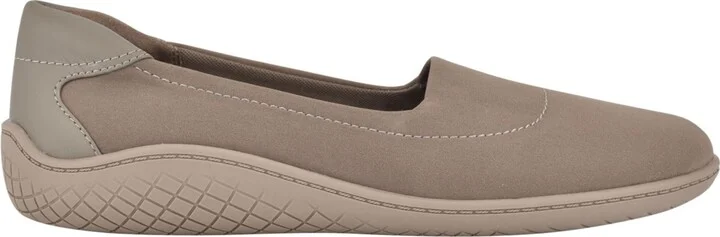 Easy Spirit Women's Gift Easy-On Flats - Image 10