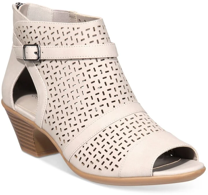 Easy Street Carrigan Sandals