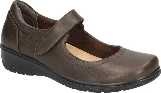 Easy Street Women's Archer Comfort Mary Jane Flats-Brown 6.5WW