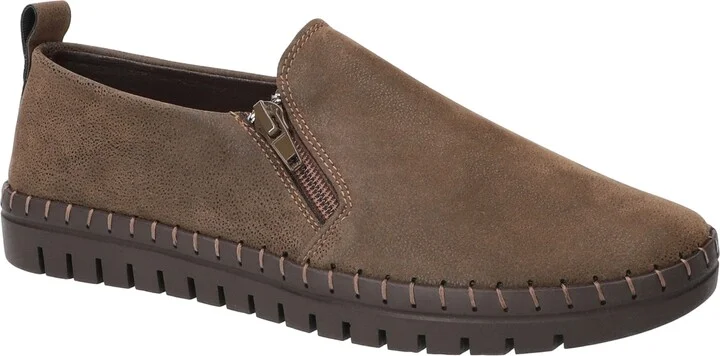 Easy Street Women's Astoria Zip-Up Flats