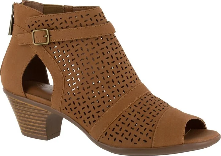 Easy Street Women's Carrigan Ankle Boot