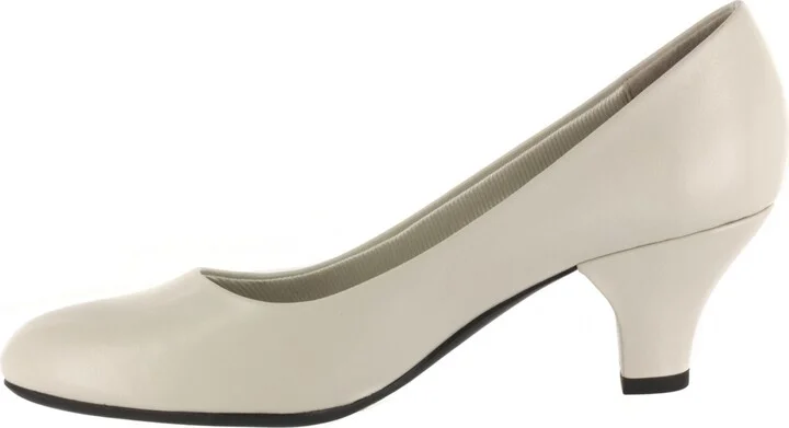 Easy Street Women's Fabulous Slip-On Pumps - Image 2