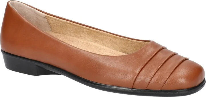 Easy Street Women's Hayes Square Toe Flats