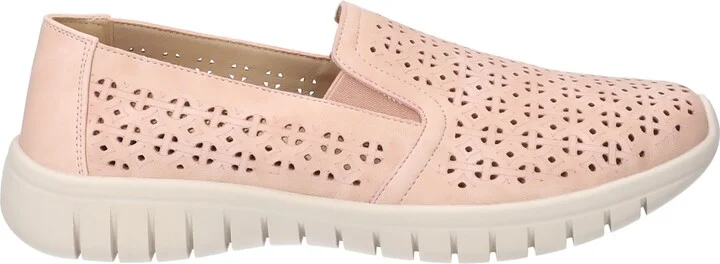 Easy Street Women's Mosaic Slip-Resistant Sneakers - Image 2