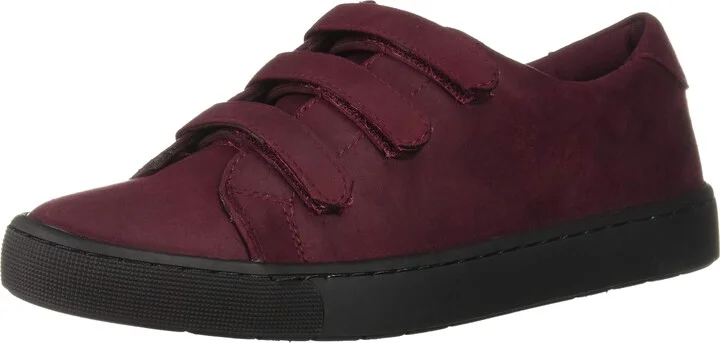 Easy Street Women's Strive Sneaker